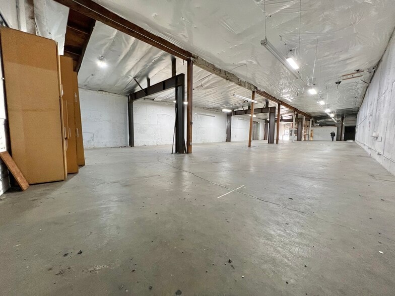 2449-2485 Hunter St, Los Angeles, CA for lease - Building Photo - Image 3 of 8
