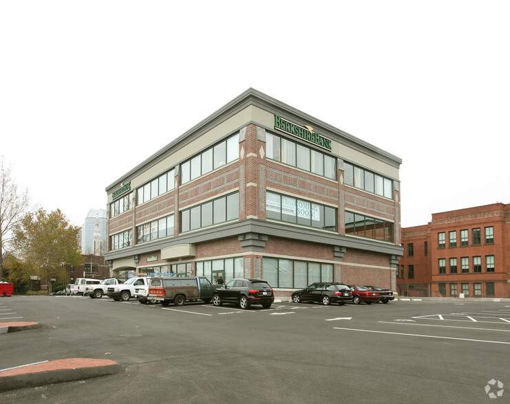 1259 E Columbus Ave, Springfield, MA for lease - Building Photo - Image 1 of 4