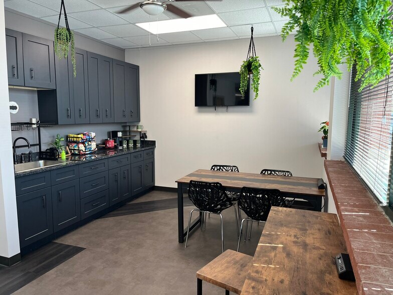 555 Round Rock West Dr, Round Rock, TX à louer - Photo du bâtiment - Image 3 de 11