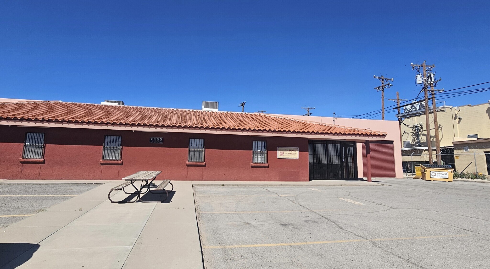 8555 Yermoland Dr, El Paso, TX à vendre Photo principale- Image 1 de 12