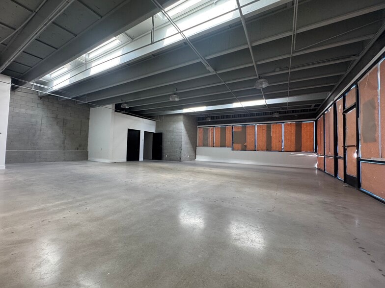 2829-2843 Hyperion Ave, Los Angeles, CA for lease - Building Photo - Image 2 of 5