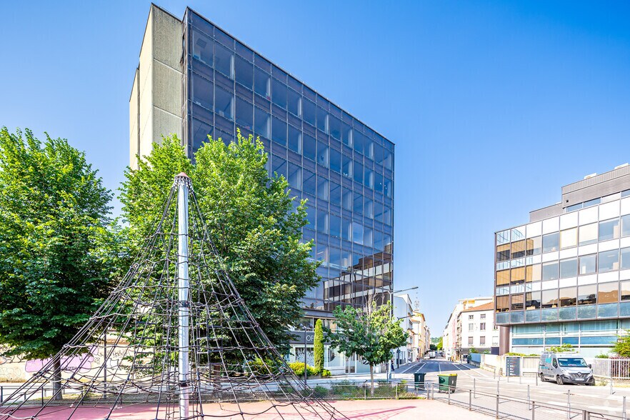 Office in Lyon for sale - Building Photo - Image 2 of 2