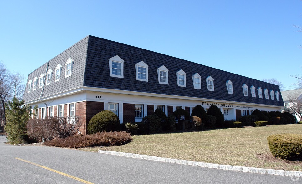 145 N Franklin Tpke, Ramsey, NJ à louer - Photo du bâtiment - Image 3 de 4