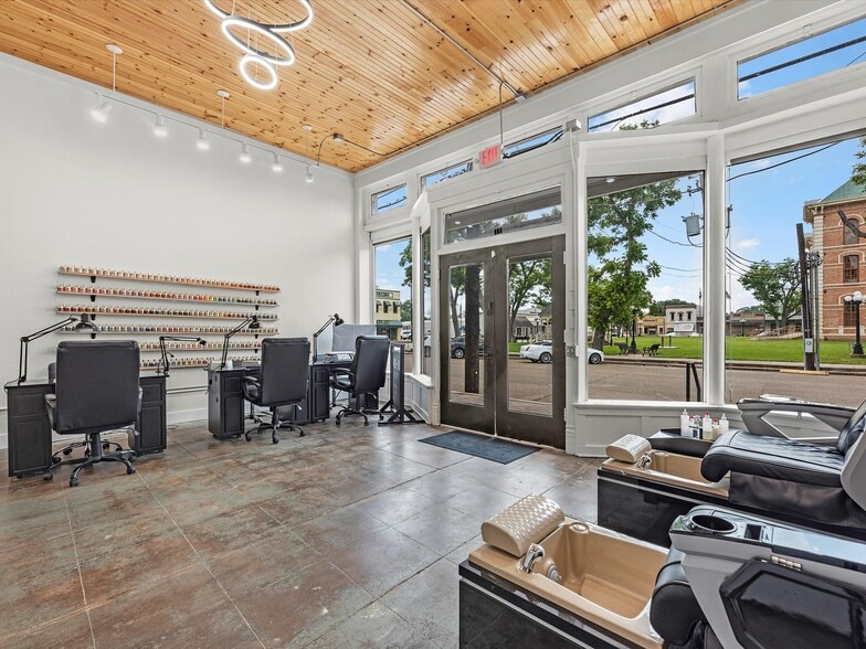 129 S Fulton St, Wharton, TX for sale - Interior Photo - Image 2 of 10