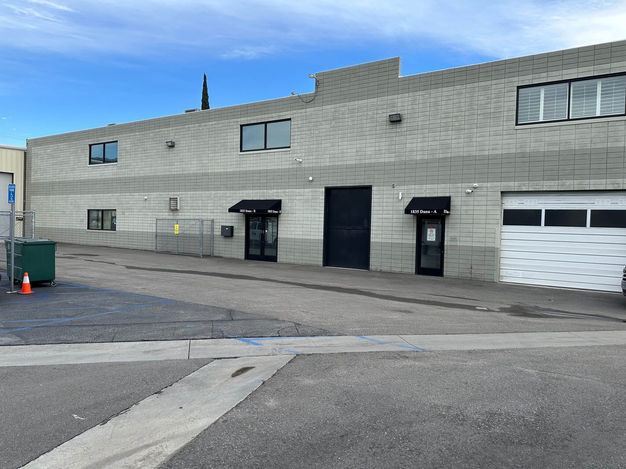 1835 Dana St, Glendale, CA for lease Primary Photo- Image 1 of 2