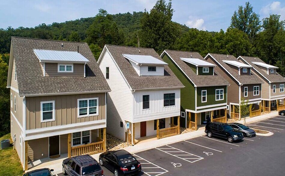 4616 Little Savannah Rd, Cullowhee, NC à vendre - Photo du bâtiment - Image 3 de 42