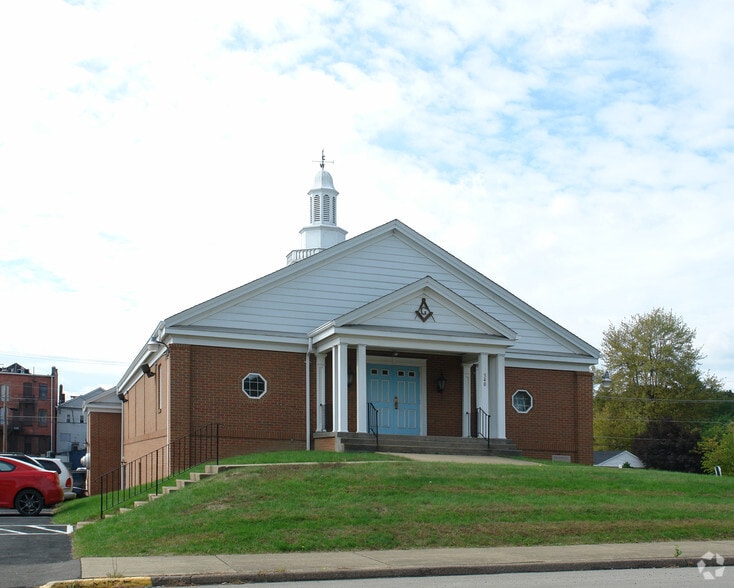 340 Clay Ave, Mars, PA à louer - Photo du bâtiment - Image 2 de 3