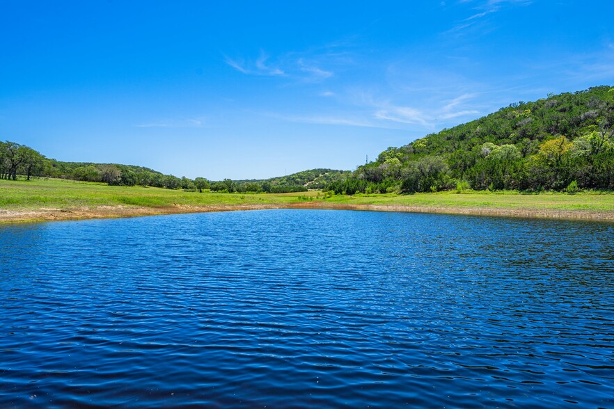 5081 Bandera Hwy, Camp Verde, TX à vendre - Photo du b timent - Image 3 de 60