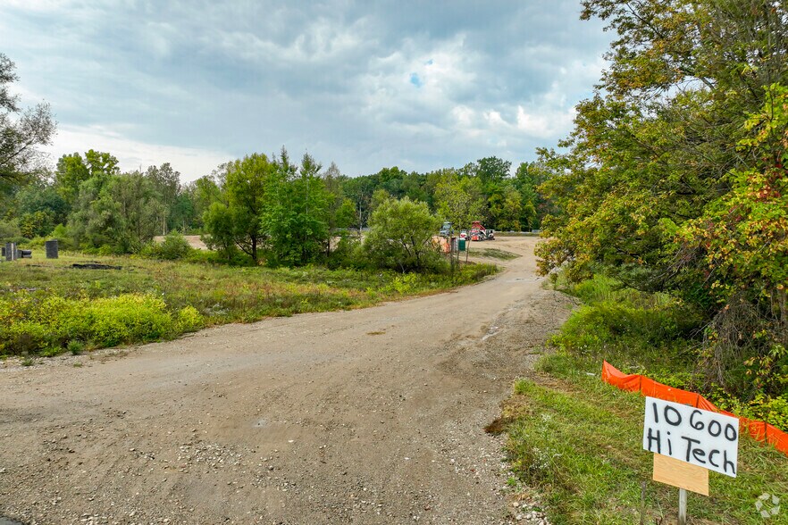 10600 Hi Tech Dr, Whitmore Lake, MI for lease - Primary Photo - Image 1 of 4