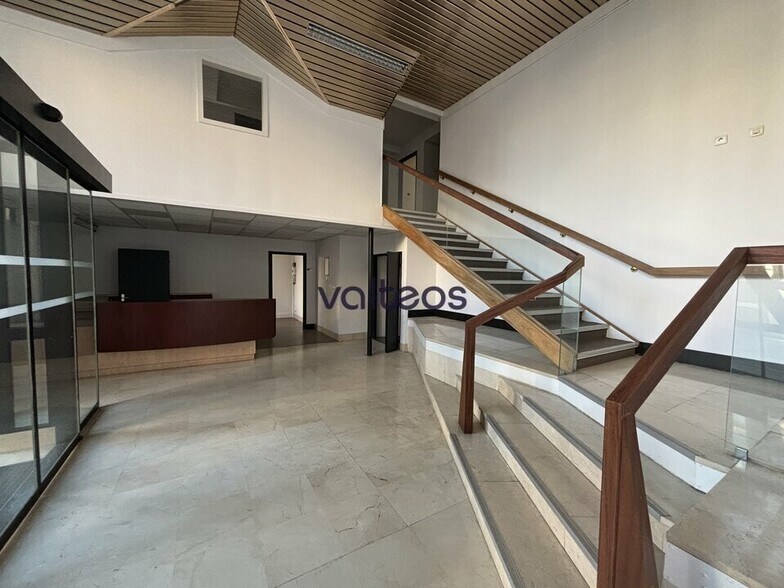 3 Place Alfonse Jourdain, Toulouse for sale - Interior Photo - Image 2 of 8