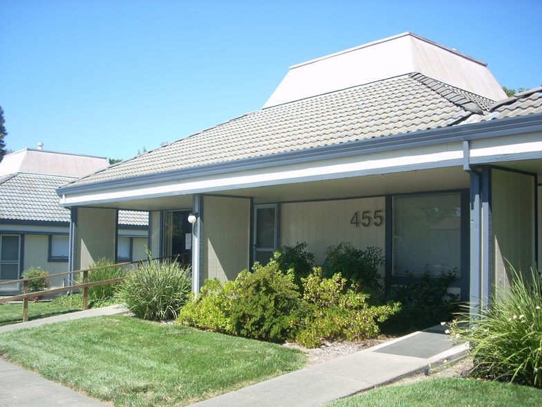455 March Ave, Healdsburg, CA à vendre - Photo du bâtiment - Image 1 de 8