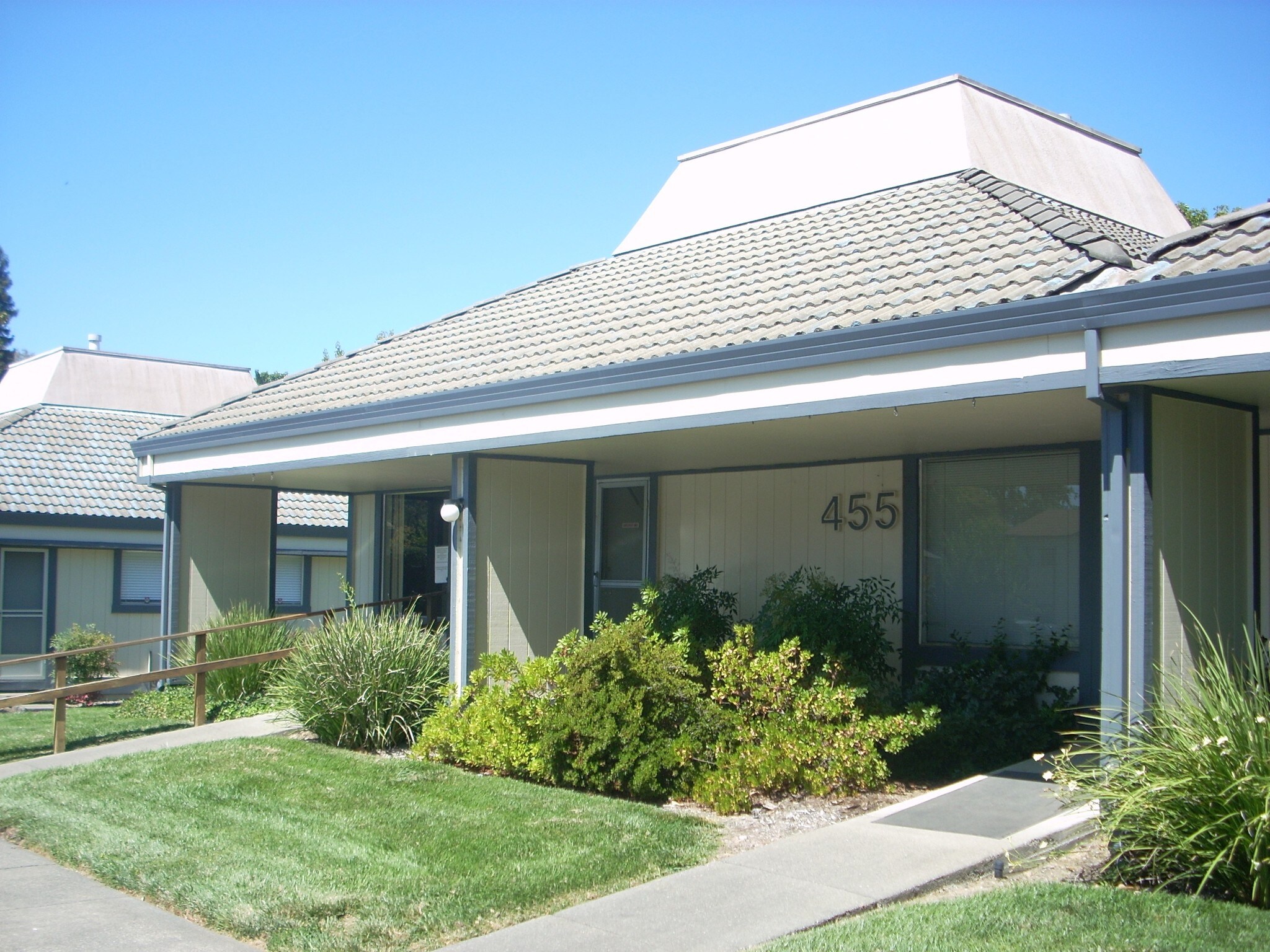 455 March Ave, Healdsburg, CA à vendre Photo du bâtiment- Image 1 de 9