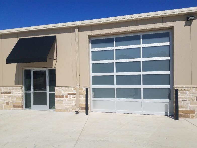 811 Stonecrest Rd, Argyle, TX à louer - Photo du bâtiment - Image 2 de 17