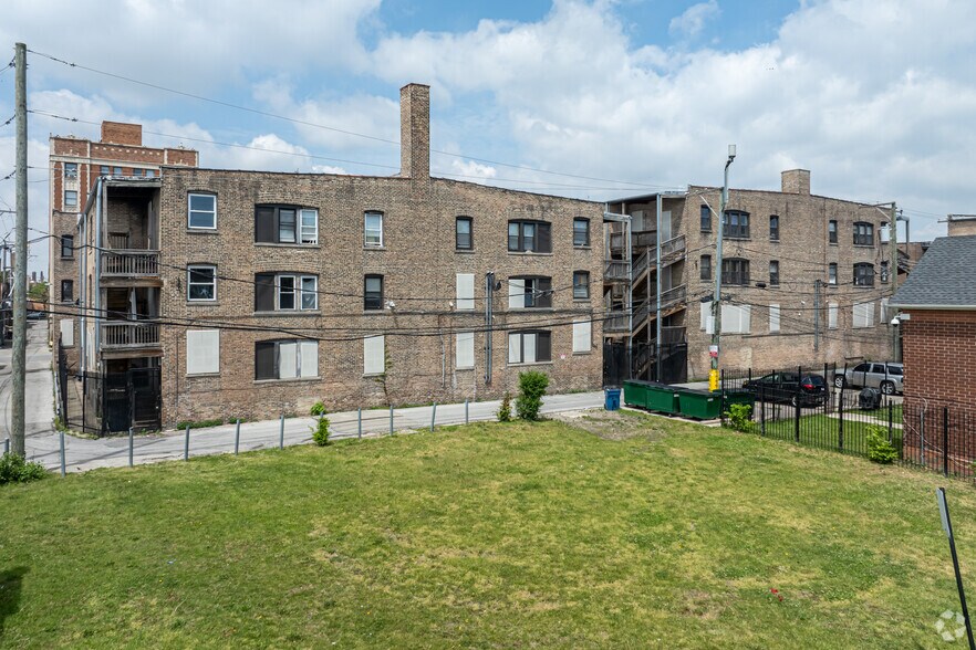 7031 S Merrill Ave, Chicago, IL for sale - Building Photo - Image 3 of 5