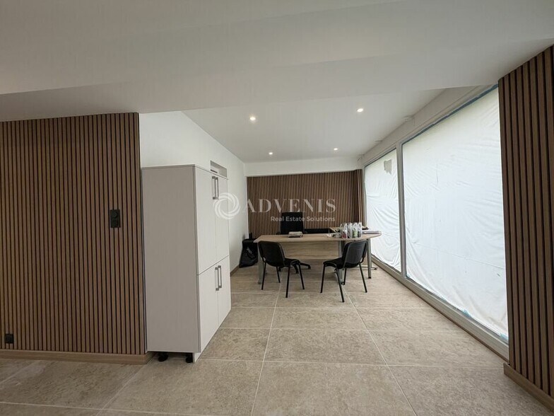 Office in Bourges for sale - Interior Photo - Image 2 of 3