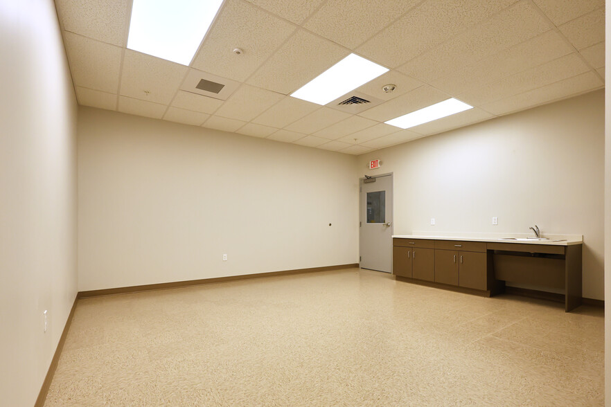 4730 Hanoverville Rd, Bethlehem, PA for lease - Interior Photo - Image 2 of 22