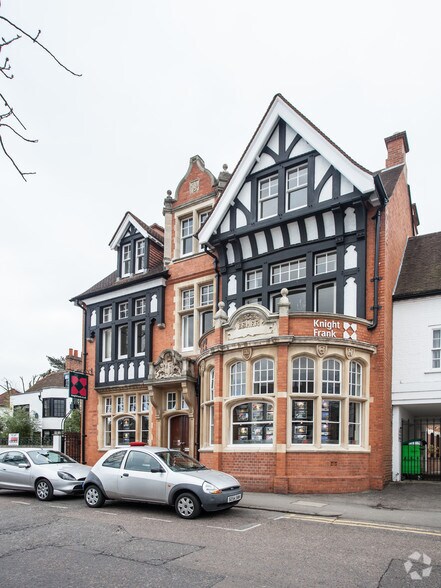 81 High St, Esher à vendre - Photo du bâtiment - Image 3 de 4