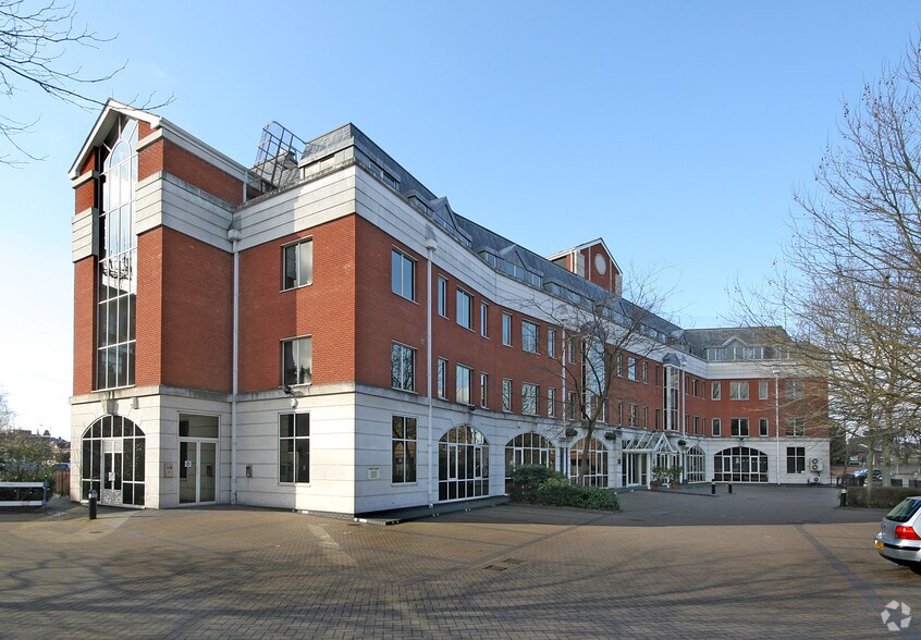 Old London Rd, Hertford à louer - Photo du bâtiment - Image 2 de 4
