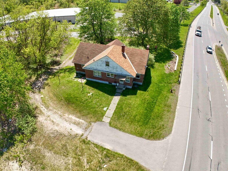 1499 S State St, North Adams, MA à vendre - Photo du bâtiment - Image 2 de 30