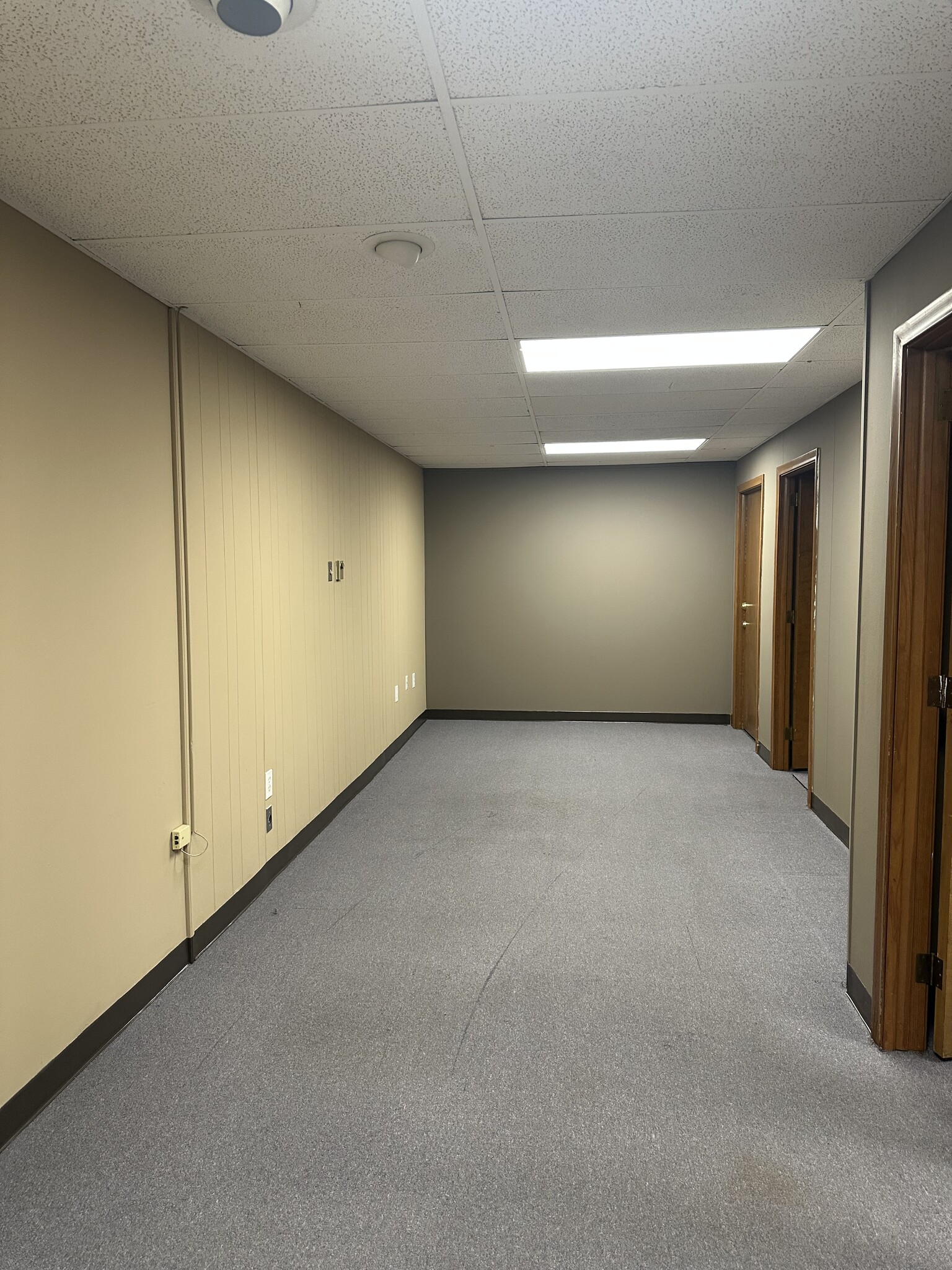53 Connecticut Blvd, East Hartford, CT for lease Interior Photo- Image 1 of 4