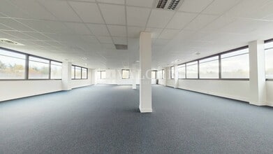 575-655 Allée Des Parcs, Saint-Priest for lease Interior Photo- Image 1 of 16
