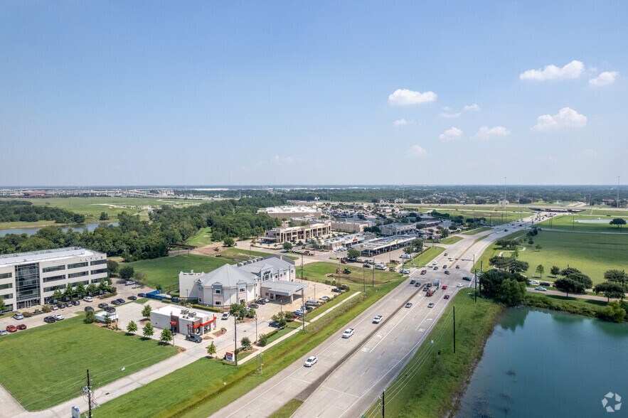 11161 Shadowcreek Pl, Pearland, TX à louer - Aérien - Image 2 de 13