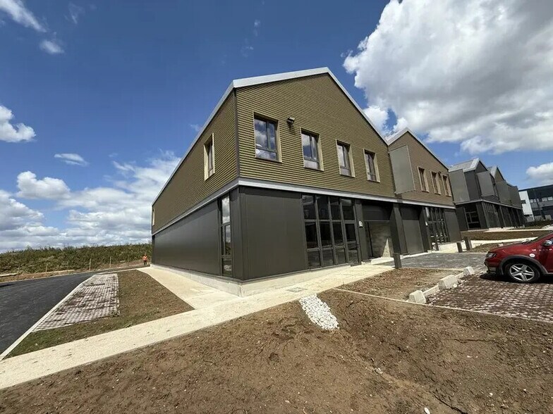 1 Rue René Dubos, Groslay à louer - Photo du bâtiment - Image 2 de 10