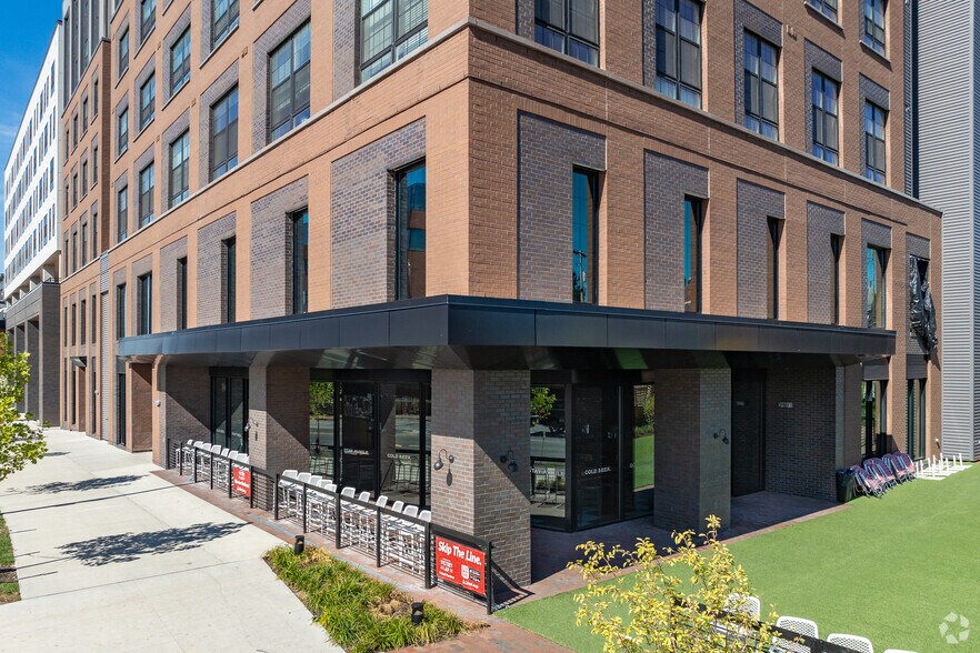 222 W Lane Ave, Columbus, OH à louer - Photo du bâtiment - Image 2 de 15