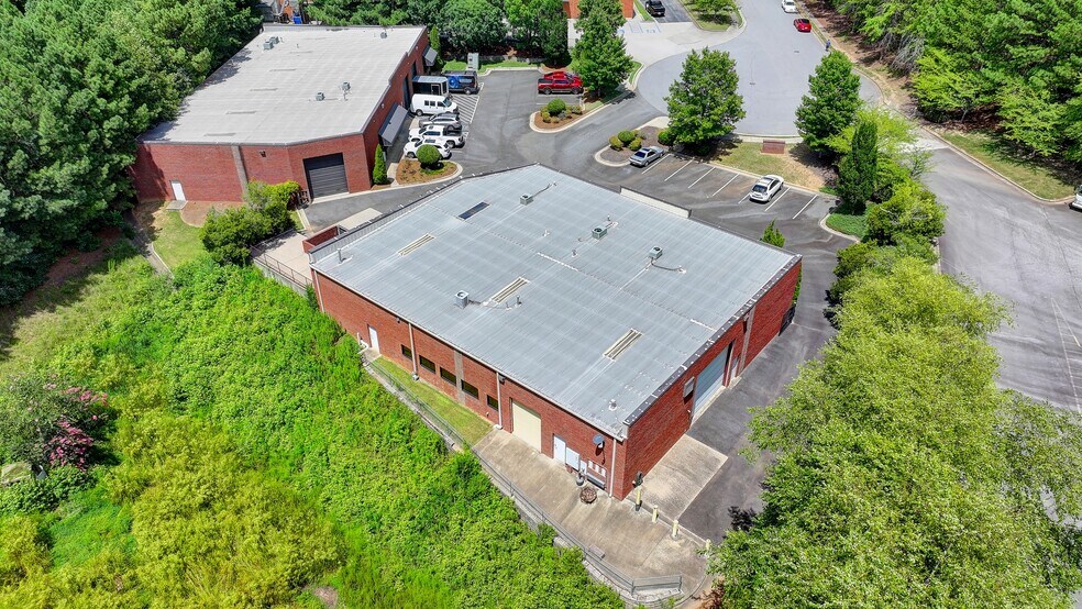 4325 Creek Park Dr, Suwanee, GA à vendre - Photo du bâtiment - Image 3 de 24