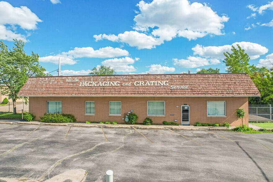 2591 Harrison Rd, Columbus, OH à vendre - Photo du bâtiment - Image 2 de 77