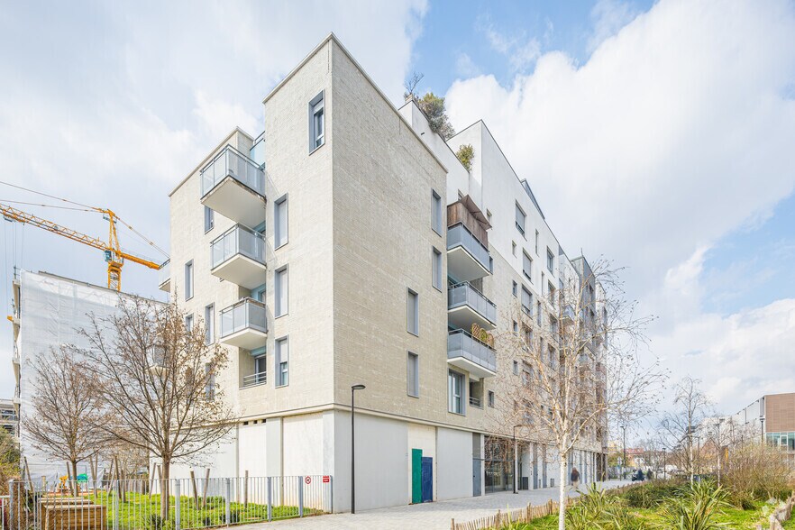 Flex dans RUE MAURICE GUNSBOURG à louer - Photo du bâtiment - Image 3 de 4