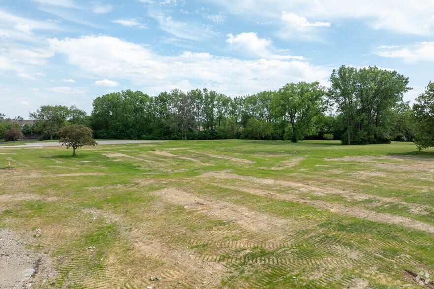 1117 E Main St, Greenwood, IN for sale - Building Photo - Image 2 of 17
