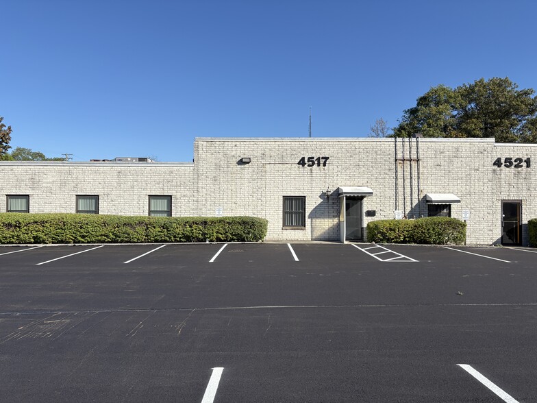 4517-4525 Renaissance Pky, Warrensville Heights, OH for lease - Building Photo - Image 2 of 6