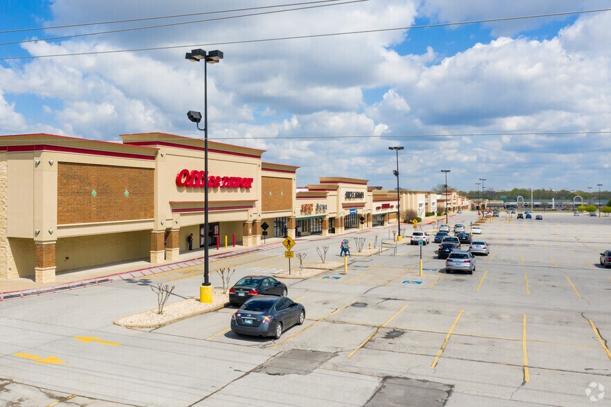 11011-11123 E 71st St, Tulsa, OK à louer - Photo du bâtiment - Image 2 de 13