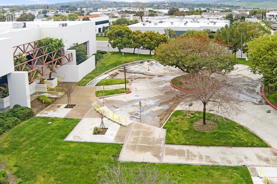 5 Marconi, Irvine, CA for lease - Building Photo - Image 3 of 6