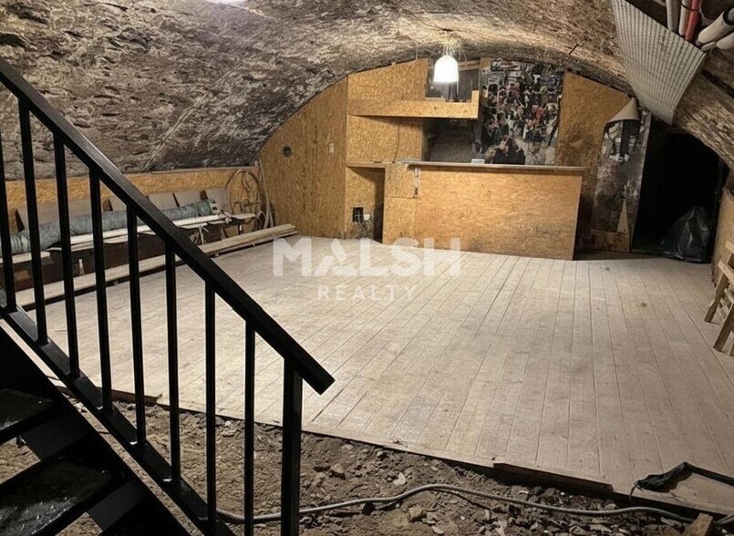 Commerce de détail dans Lyon à vendre - Photo du bâtiment - Image 2 de 7