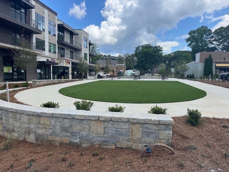 2546 Caldwell Rd NE, Brookhaven, GA for lease - Building Photo - Image 2 of 6