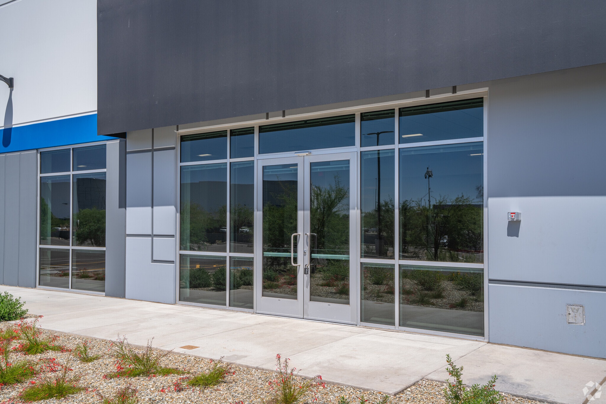 2415-2335 W Corporate Center Dr, Phoenix, AZ for lease Interior Photo- Image 1 of 11