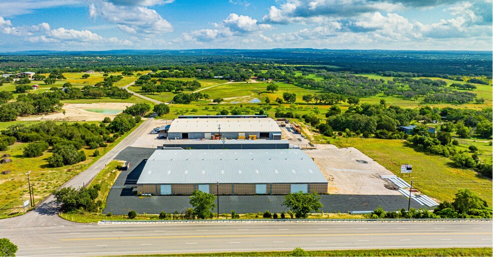 194 Towhead Valley Rd, Johnson City, TX à louer - Photo du bâtiment - Image 1 de 1
