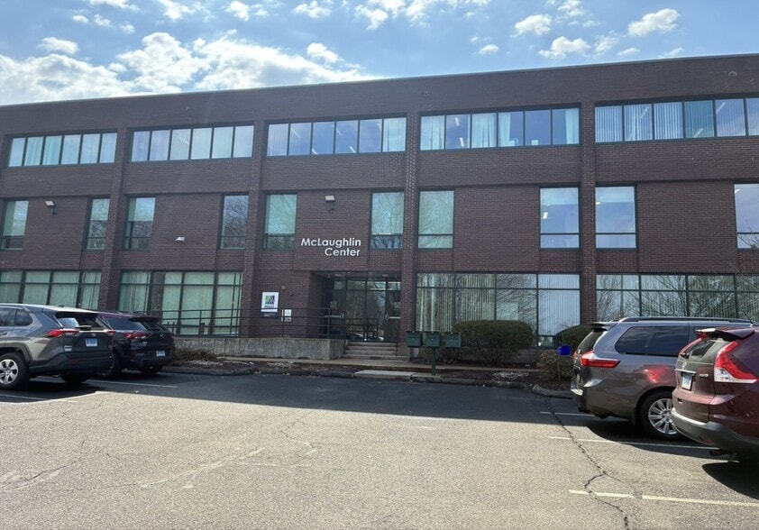 335 Broad St, Manchester, CT for lease - Building Photo - Image 2 of 7