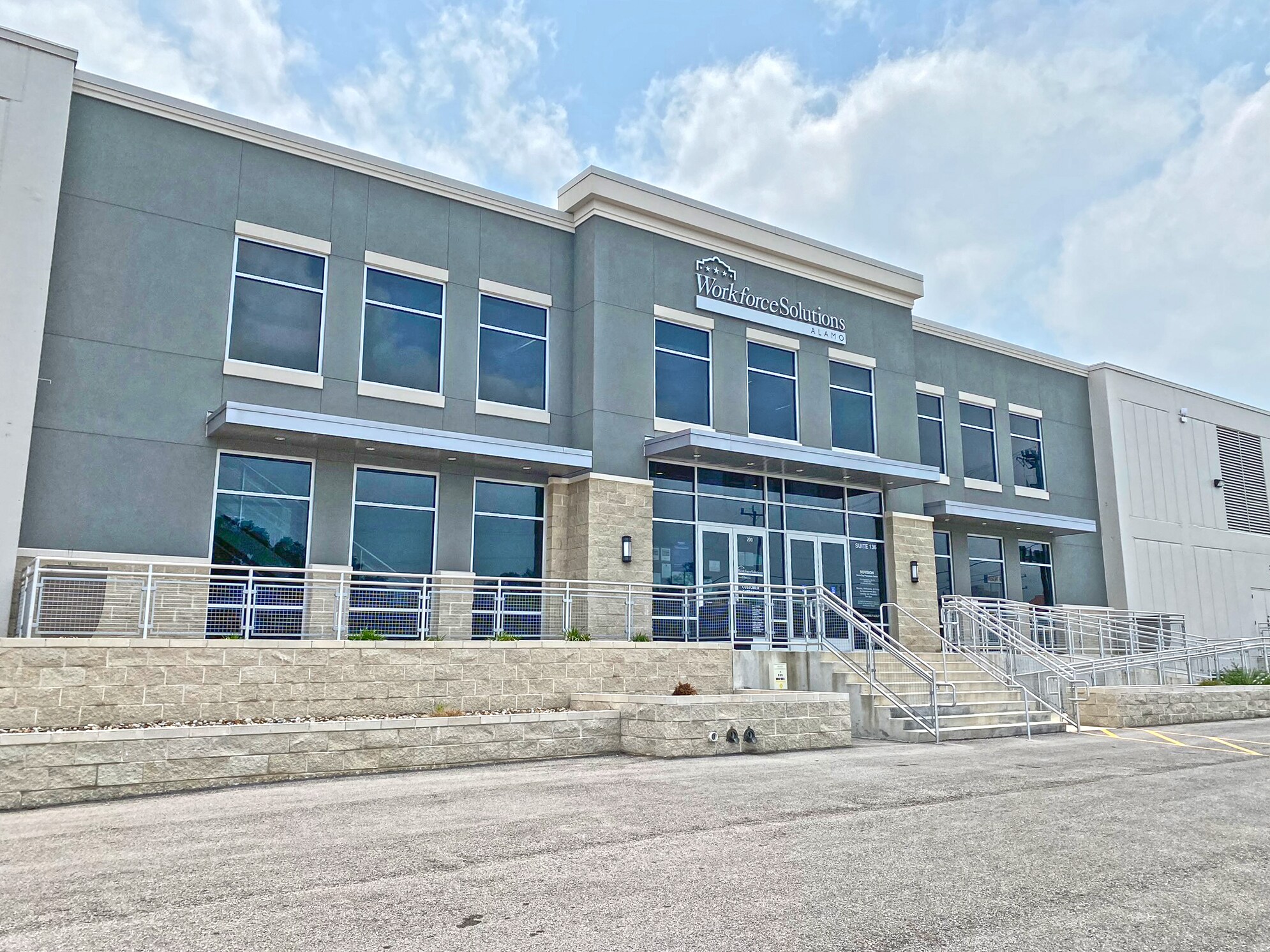 9725 Datapoint Dr, San Antonio, TX for lease Building Photo- Image 1 of 16