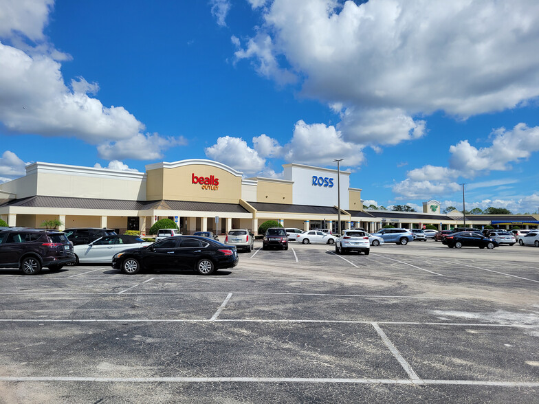 3205-3235 S John Young Pky, Kissimmee, FL for lease - Building Photo - Image 1 of 5