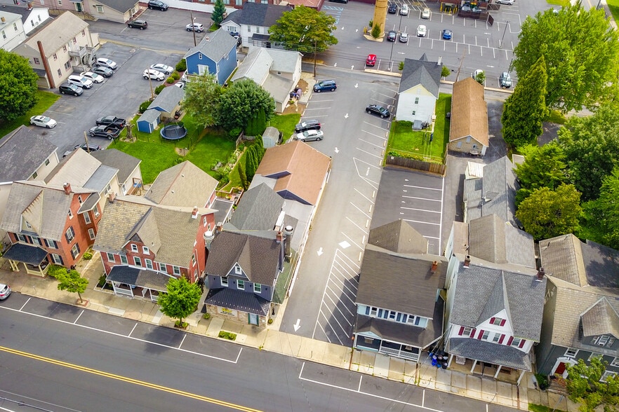 127 S Broad St, Nazareth, PA for sale - Building Photo - Image 2 of 31