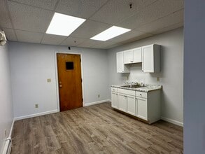 178 New Bridge St, West Springfield, MA for sale Interior Photo- Image 2 of 6