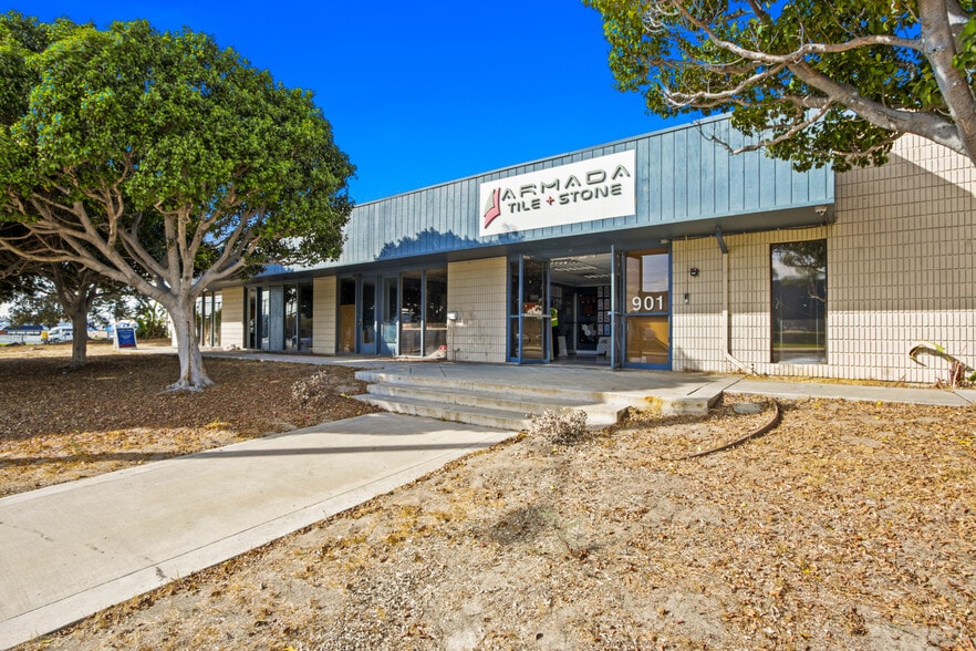 901 E Cerritos Ave, Anaheim, CA à louer - Photo du bâtiment - Image 1 de 8