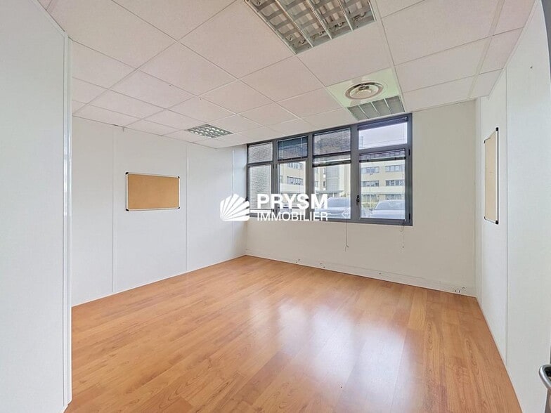 1 K Rue Des Iles Kerguelen, Saint-Grégoire for lease - Interior Photo - Image 1 of 20