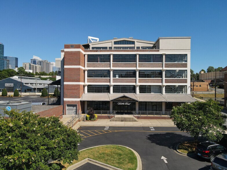 800 Westmere Ave, Charlotte, NC à louer - Photo du bâtiment - Image 3 de 14