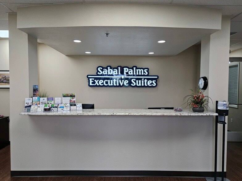 510 County Road 466, Lady Lake, FL for lease - Building Photo - Image 1 of 21