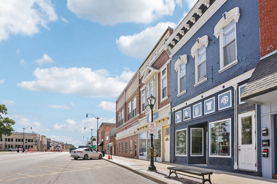 421 N State St, Litchfield, IL à vendre - Photo du bâtiment - Image 2 de 23