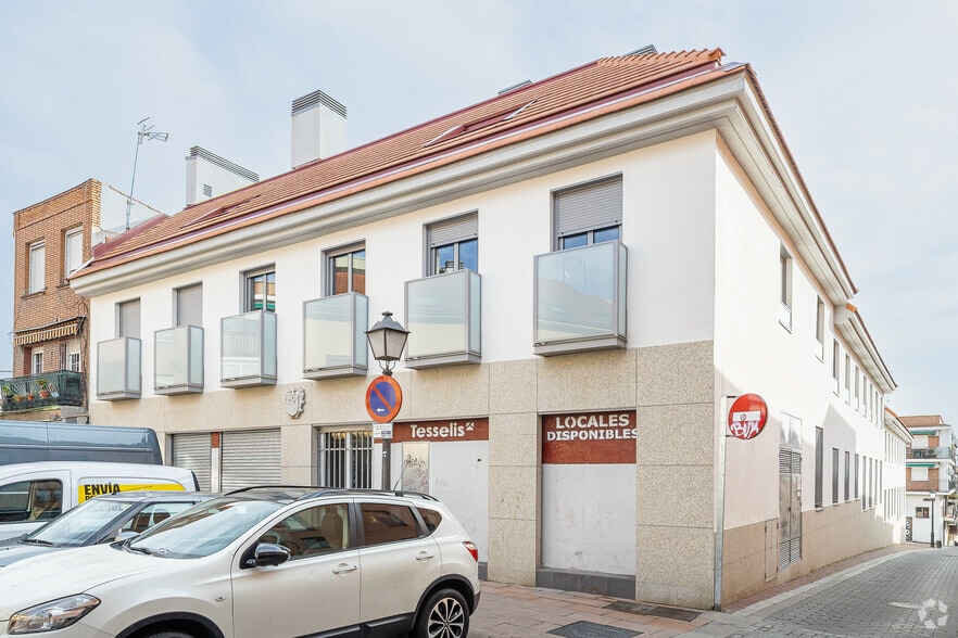 Immeuble residentiel dans Madrid, Madrid à vendre - Photo du bâtiment - Image 3 de 3